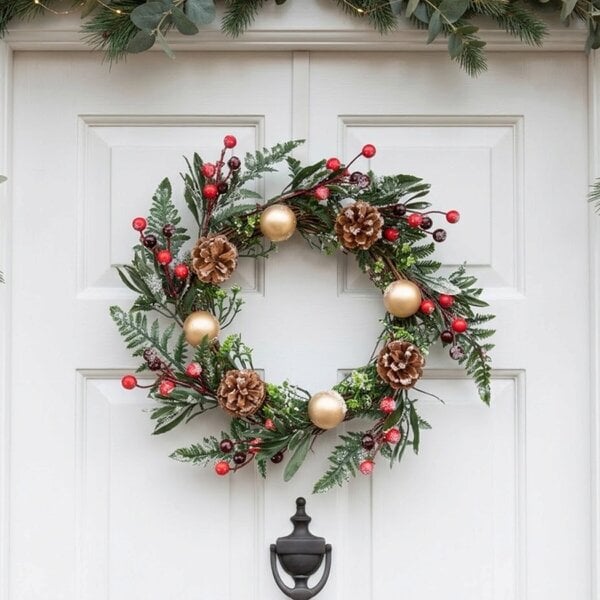 Garden Greatness Traditional Red Berry Christmas Wreath