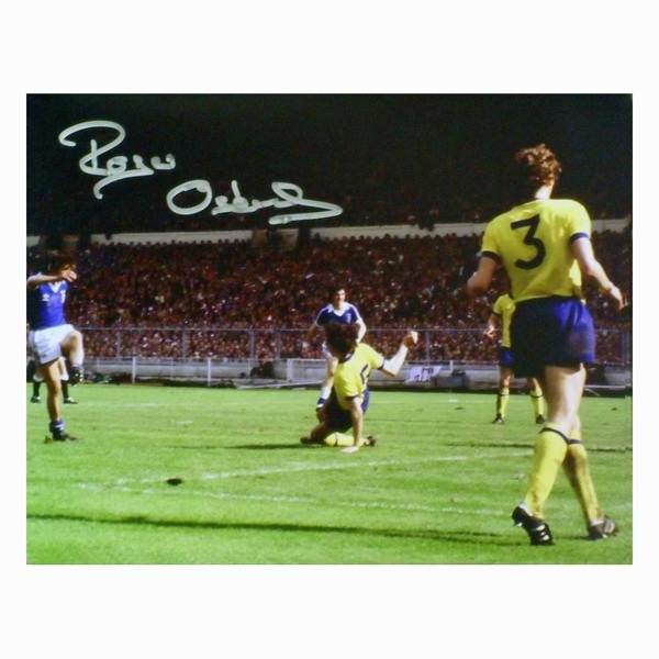 Roger Osborne signed FA Cup Final photo — Standard Framing