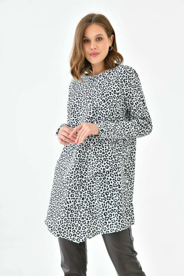 Hoxton Gal Oversized 3/4 Sleeves Crew Neck Layered Tunic with Leopard Print in Brown and White