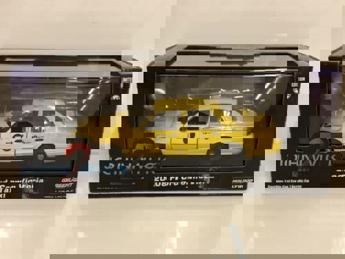 john wick 2 2008 ford crown victoria taxi 1:43 scale greenlight 86561