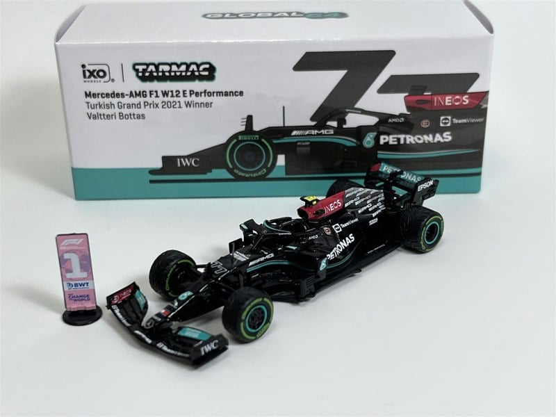 Tarmac Valtteri Bottas #77 Turkish GP 2021 Winner Mercedes F1 W12 1:64 Scale Tarmac Works IXO Models T64GF037VB1