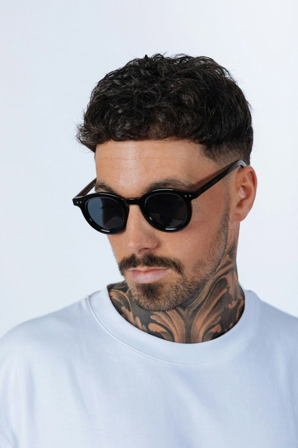SVNX Bold Rounded Sunglasses in Black