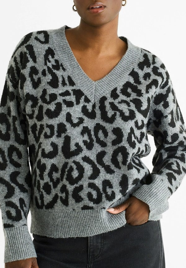 Gini London Grey Animal V Neck Short Knit Jumper