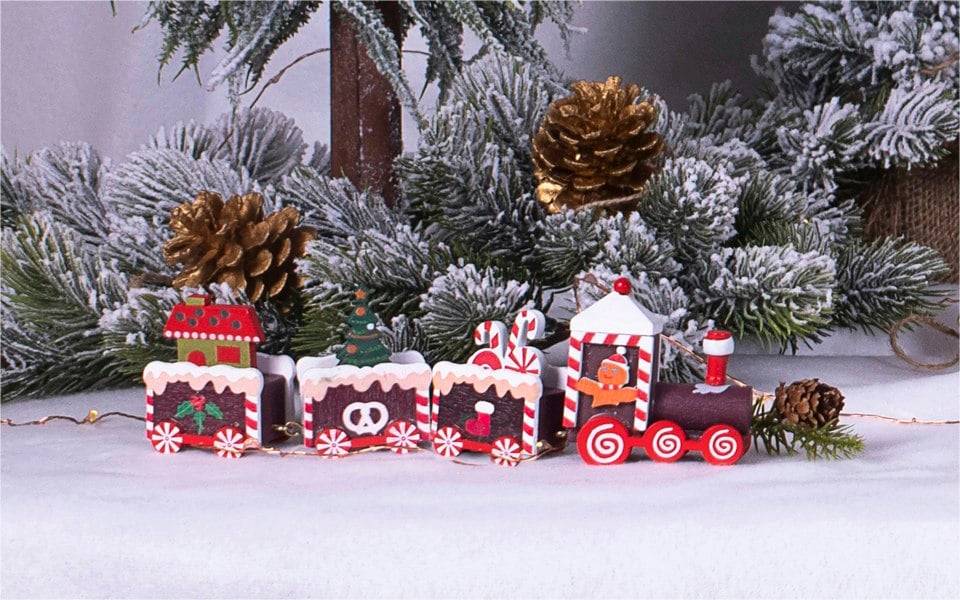 St Helens 20Cm Wooden Christmas Pudding Train Set Display