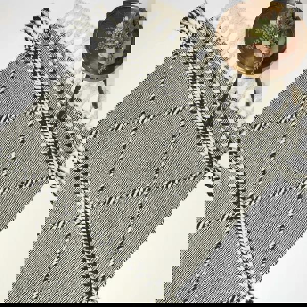 HOMESCAPES Edessa Black & White Kilim Wool Rug