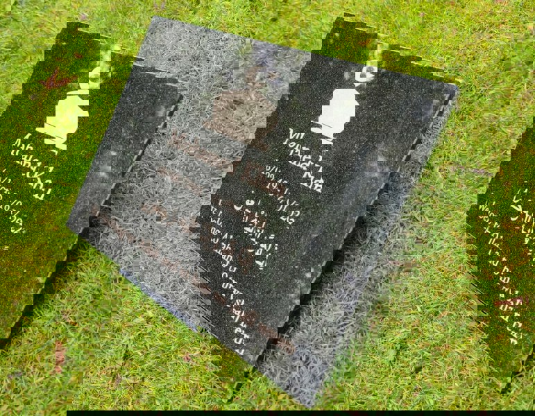 Memorials Direct Granite Memorial Plaque, Islam, Personalised, Stand Included