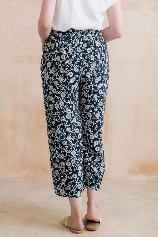 Lily & Me Greta Sea Holly Print Cropped Trousers Navy