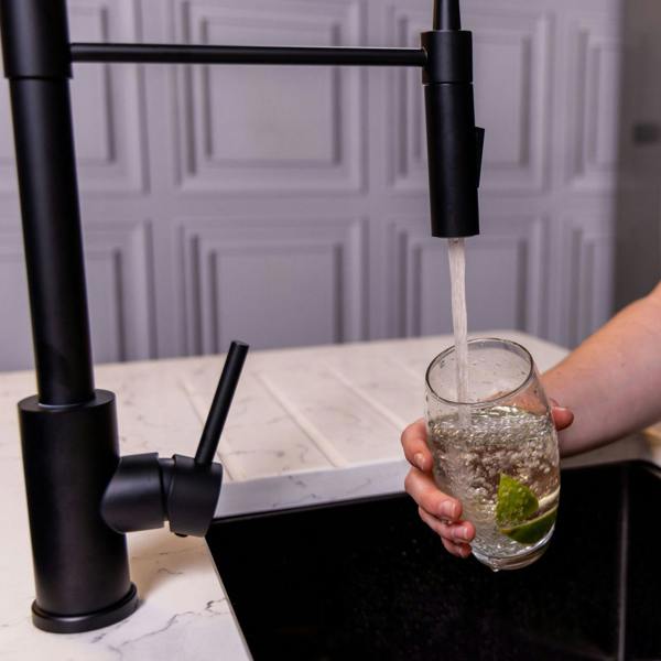 Flode Fjädra | Pull Out Kitchen Sink Mixer Tap | Spring Style Mixer Tap | Matt Black | Square Head