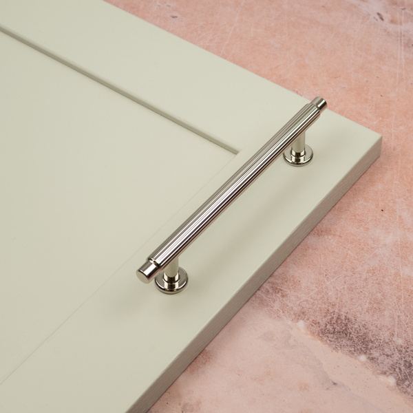 Handle & Home Bright Nickel Reeded Cabinet T-Bar Handle and Coordinating Disc Knob - 128mm Handle