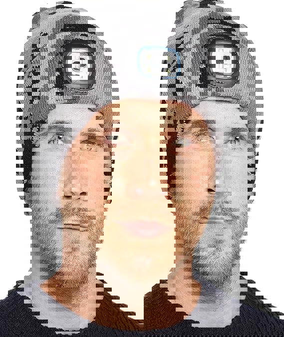 KAV Beanie Hat Knitted Winter Hat with Built-in LED Light, Hands-Free Visibility for Workwear, Jogging, Dog Walking, Fishing & Camping