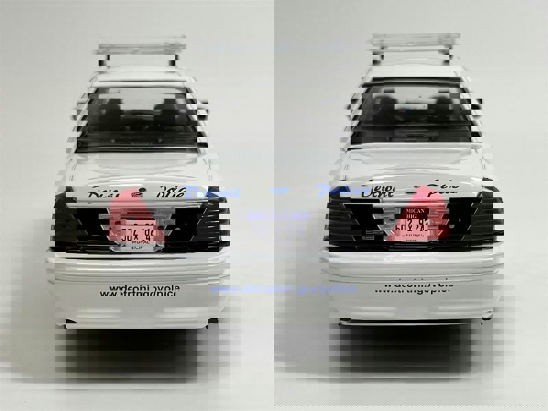 Greenlight 2008 Ford Crown Victoria Interceptor Detroit Police Hot Pursuit 1:24 Greenlight 85563