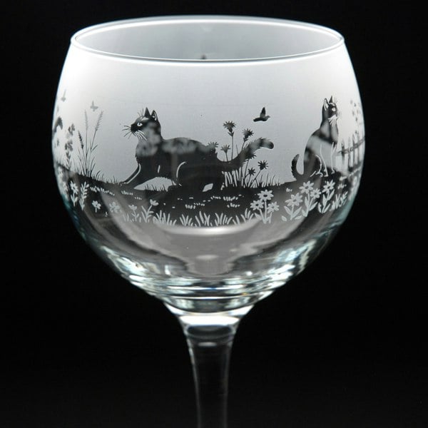 Glyptic Glass Art Meadow Cats Gin Cocktail Glass - Hand Etched/Engraved Gift