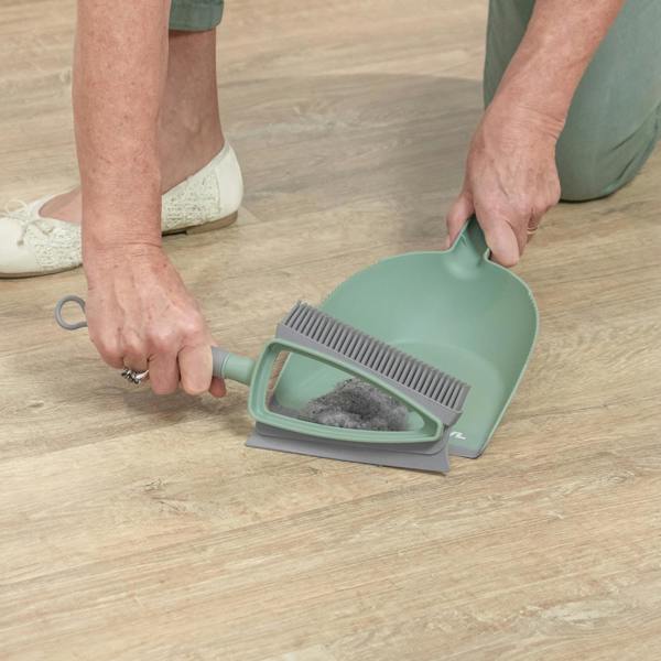 JVL Rubber Dust Pan And Brush - Green