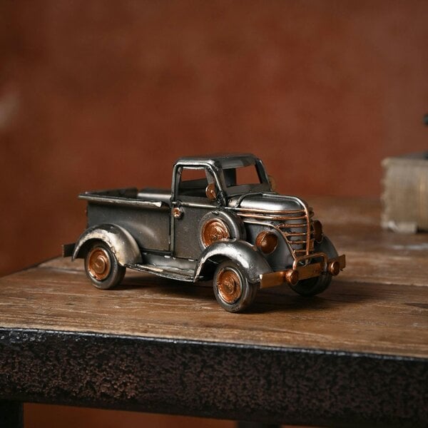 Harvey Makin Ornament - Truck