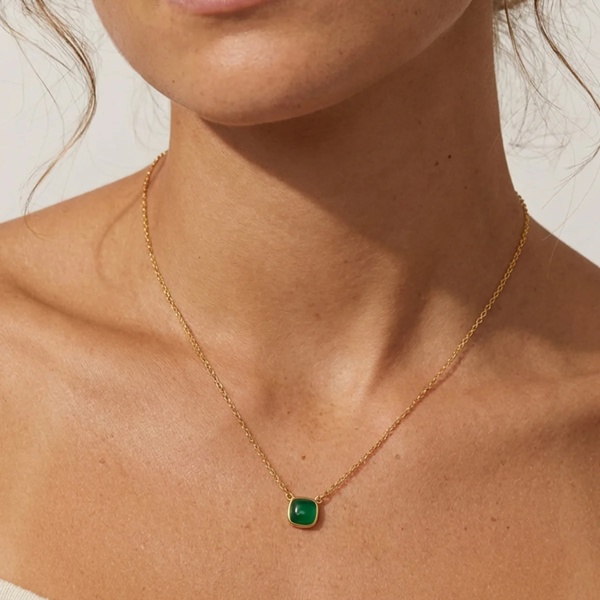 Muchv Emerald Green Square Necklace in 18k Gold