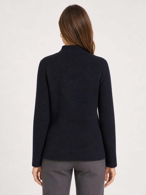 TIGI Stand Collar, Side Button Feature Top