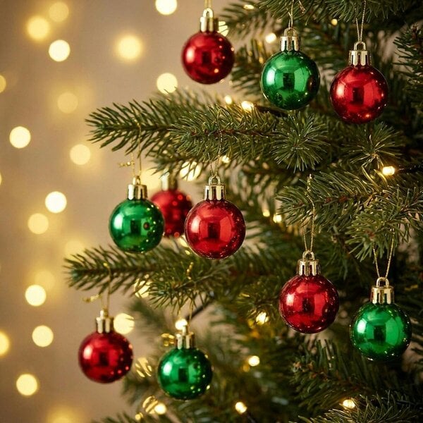 Garden Greatness Cosy Cottage Traditional Festive Baubles