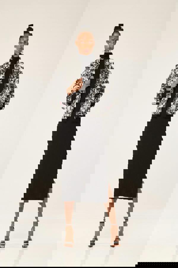 NoirBrushStrokeElegance, MonochromeInkPalette, EbonyCanvasChic, CharcoalBrushedEssence, BlackWhiteBrocadeCraft, GrayscaleStrokesStyle, SlateCanvasBrushedCharm, ShadowyPaletteGlam, InkedMonochromeBlazer, NoirCanvasHarmony,