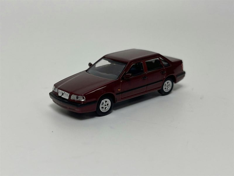 Minichamps Volvo 850 Saloon 1994 Red Metallic 1:87 Scale Minichamps 870171100