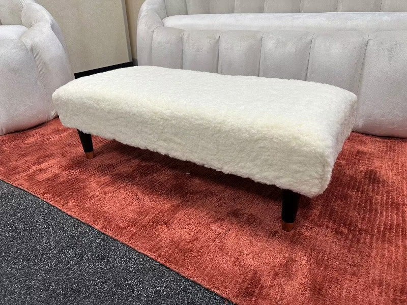 ISTOOLS Luxury Footstool – Soft Cozy Fur Bench for Living Room Comfort