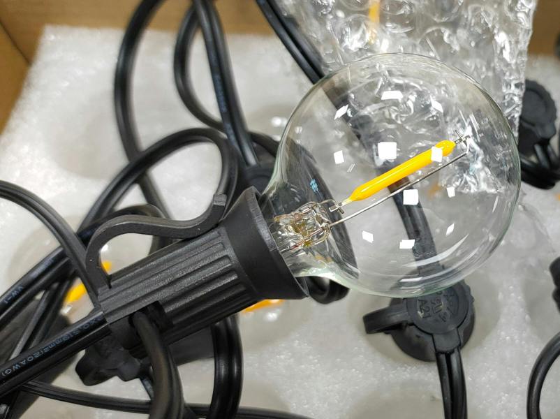 LED filament bulb with wiring used for smart switch installation without neutral