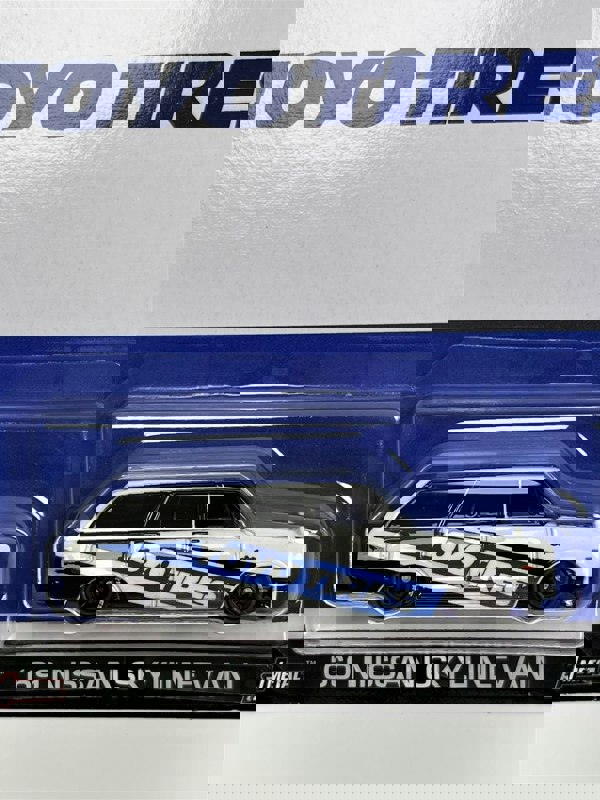 Hot Wheels Toyo Tires 1969 Nissan Skyline Van Real Riders 1:64 HKD05