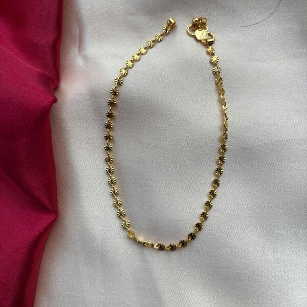 The Colourful Aura Golden Brass Floral Minimalist Boho Thin Slim Foot Payal Anklet