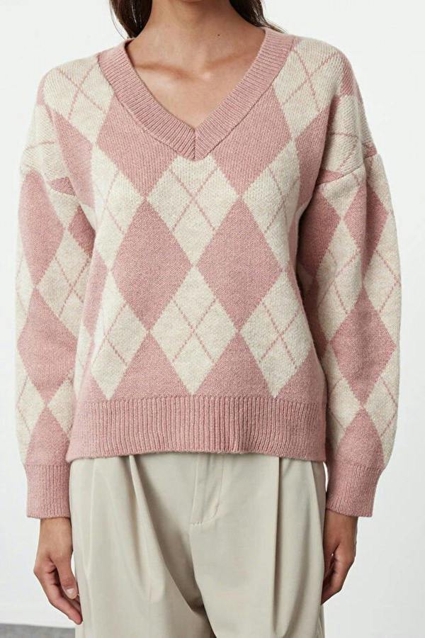 WOVCOR Soft-Textured V-Neck Argyle Pattern Knit Sweater