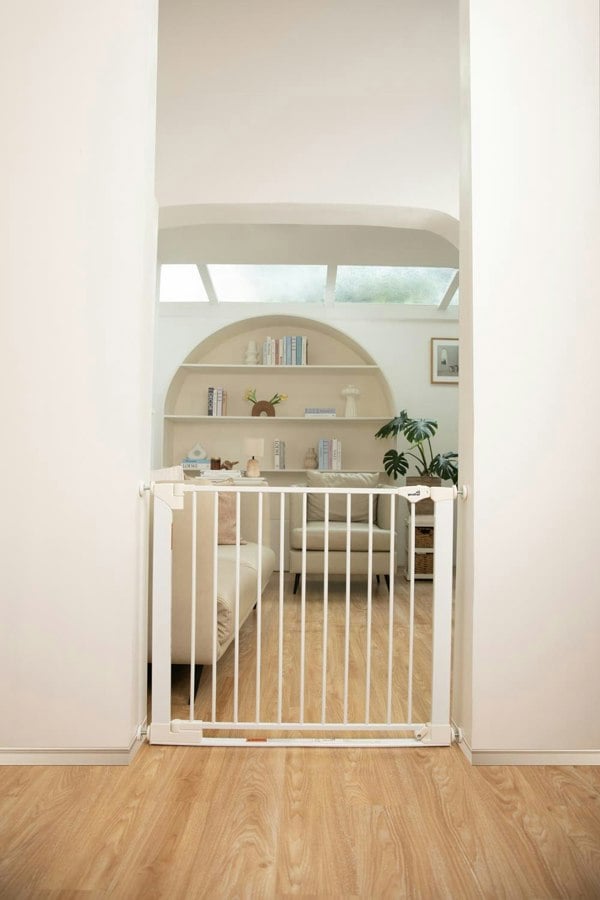 Safetots SafeStep Gate, White, 82cm - 89cm, Extra Low Walkthough, 67cm Extra Wide Doorway, One Piece Extra Wide Baby Gate