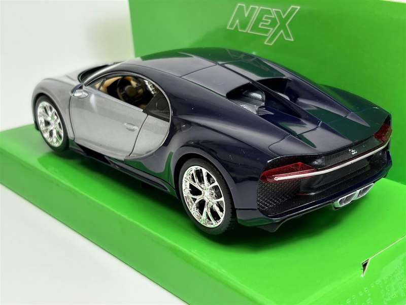 Welly 2017 Bugatti Chiron Silver and Blue 1:24 Scale Welly 24077