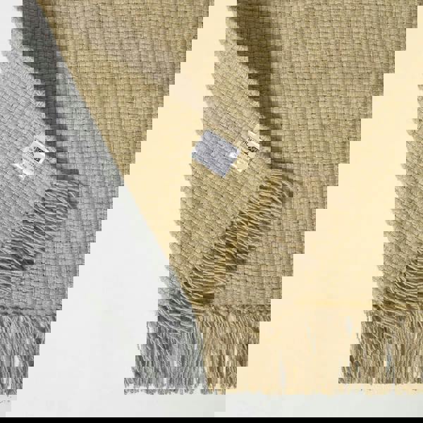 HOMESCAPES Zaphyr Natural Handwoven Jute Rug with Tassels