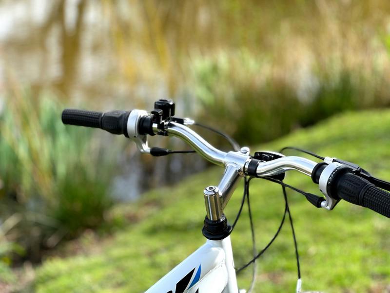 Dallingridge Pulsar Hardtail Mountain Bike, 26" Wheel - Ice White/Blue