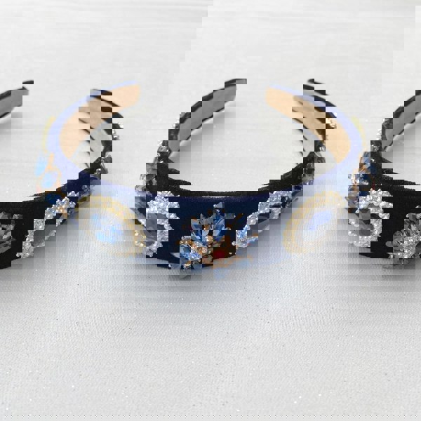 Navy blue headband, slim velvet band, embellished with pearls, oval blue gemstones, floral crystal clusters, rhinestone halo detailing, vintage inspired statement style, elegant decorative hair accessory, gift for her
