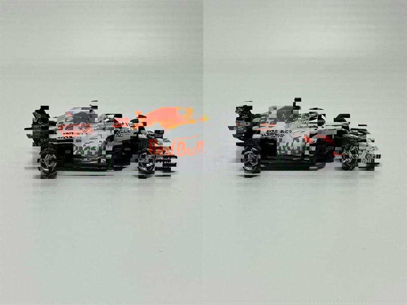 Mini GT Red Bull RB16B #33 Max Verstappen Turkish GP 2021 1:64 Mini GT MGT00680L