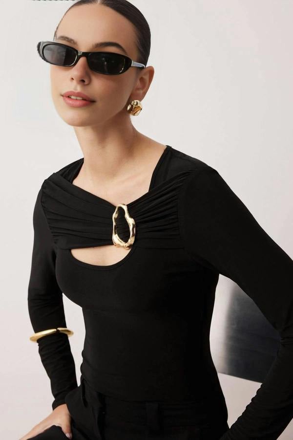 WOVCOR Fitted Knitted Blouse with Accessory and Cut-Out Details
