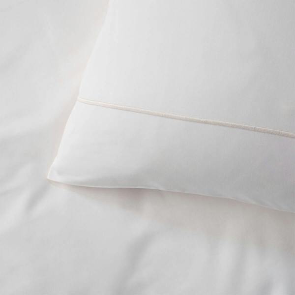Ivory 600 Thread Count Egyptian Cotton Pillowcases close-up detail 2 | Soak and Sleep