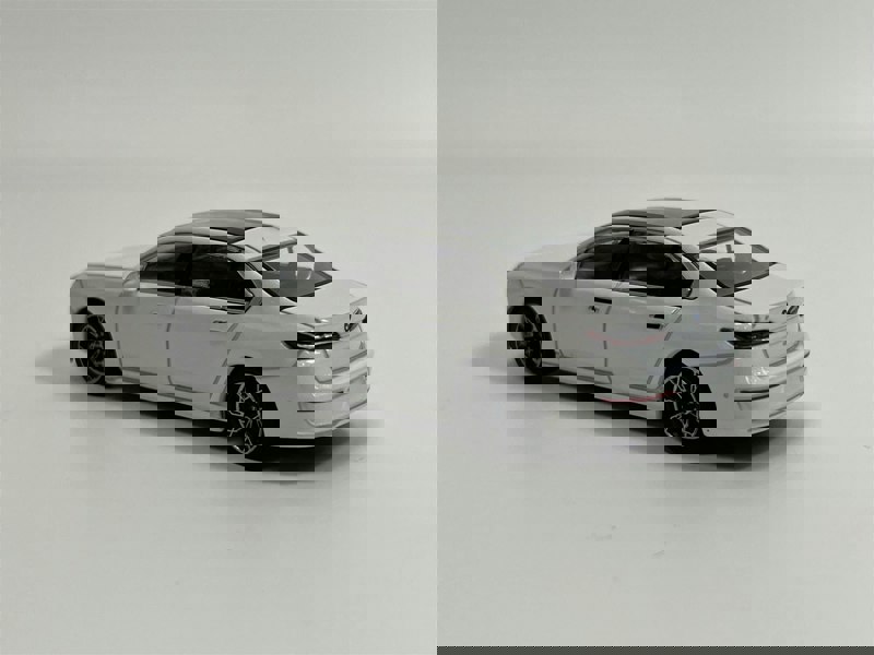 Mini GT BMW i7 xDrive60 Mineral White RHD 1:64 Mini GT MGT00819R
