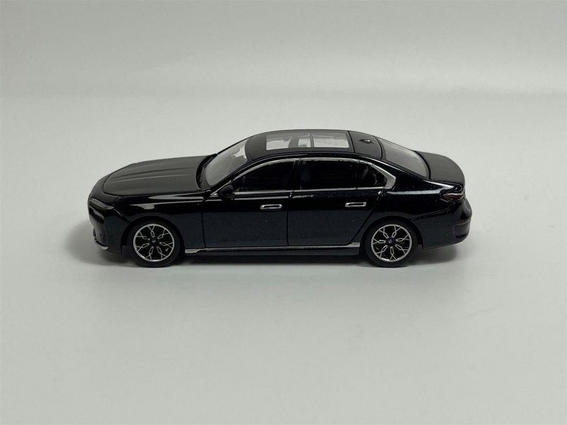 Mini GT BMW i7 xDrive60 Black Sapphire LHD 1:64 Scale MGT00802L