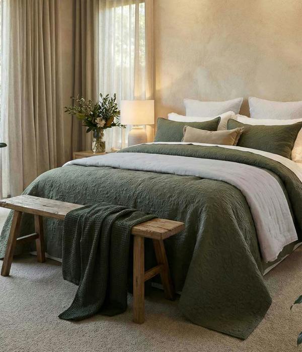 M.M Linen Hawthorne Bedspread Set Ivy