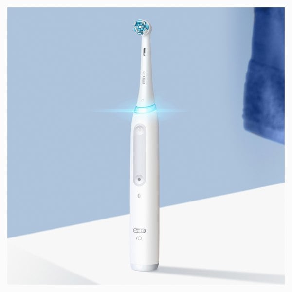 Oral-B iO 4 Electric Toothbrush - White