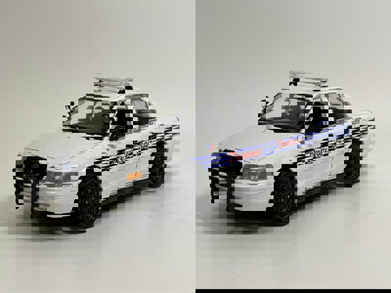 Greenlight 2008 Ford Crown Victoria Interceptor Detroit Police Hot Pursuit 1:24 Greenlight 85563