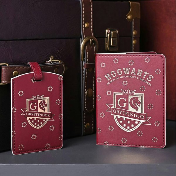 T. H. Baker Harry Potter Gryffindor Passport And Luggage Tag Accessory Set WB274