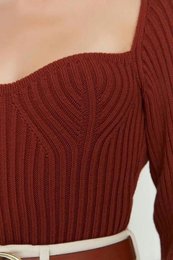 WOVCOR Crop Sweetheart Neck Knit Sweater