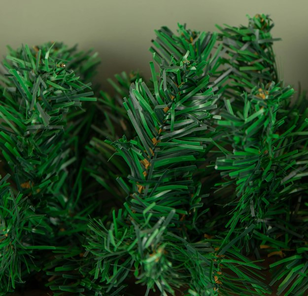 Samuel Alexander 2.7m x 20cm Plain Green Christmas Garland with 260 Tips