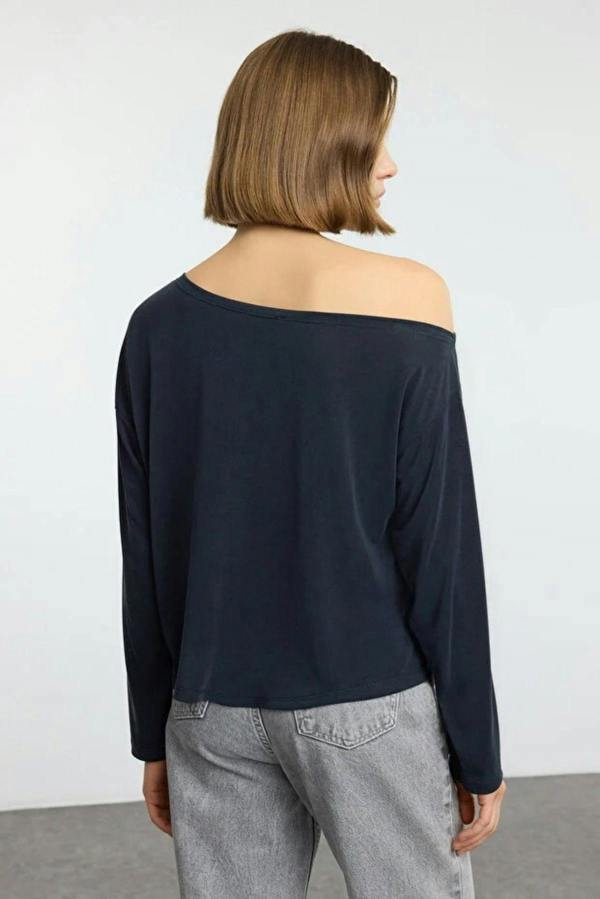 WOVCOR Boat Neck Relaxed Cut Knit Blouse