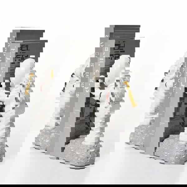 Maison des Cadeaux Pushing Astronaut Decorative Bookends