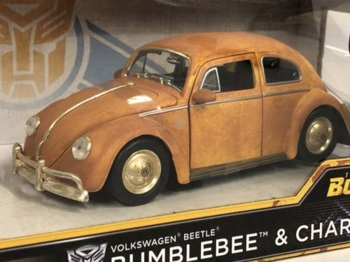 transformers bumblebee vw beetle with charlie figure 1:24 scale jada 30114
