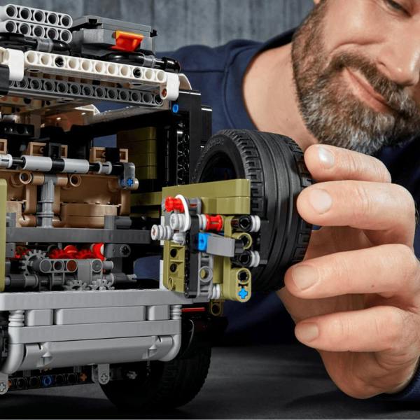 LEGO LEGO RETIRED LEGO Technic Land Rover Defender (42110)