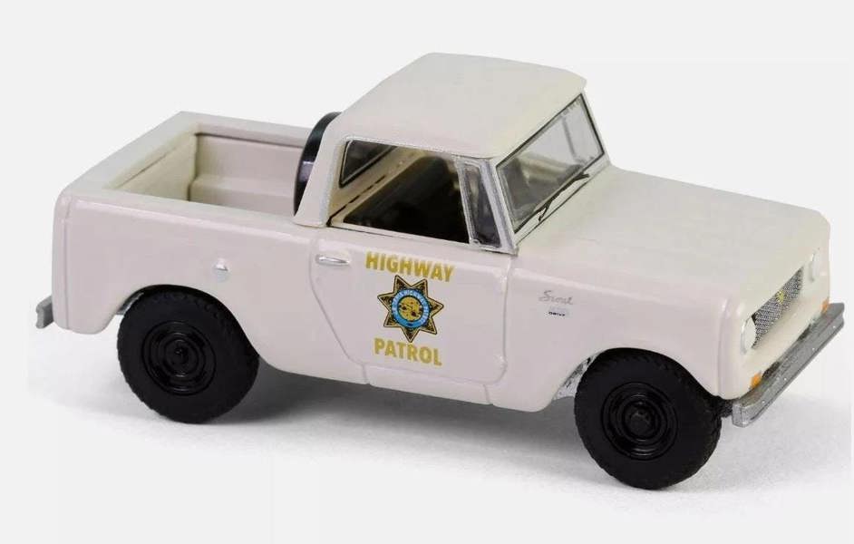 MCSlots 1964 Harvester Scout Half Cab California Highway Patrol 1:64 Greenlight 43040B