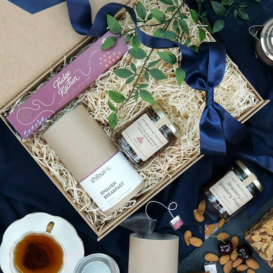 Heather and Bale Easington Tea Hamper